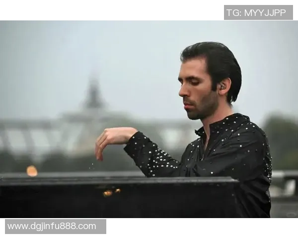 《候场》对话法国钢琴家康托罗夫:一夜成名背面